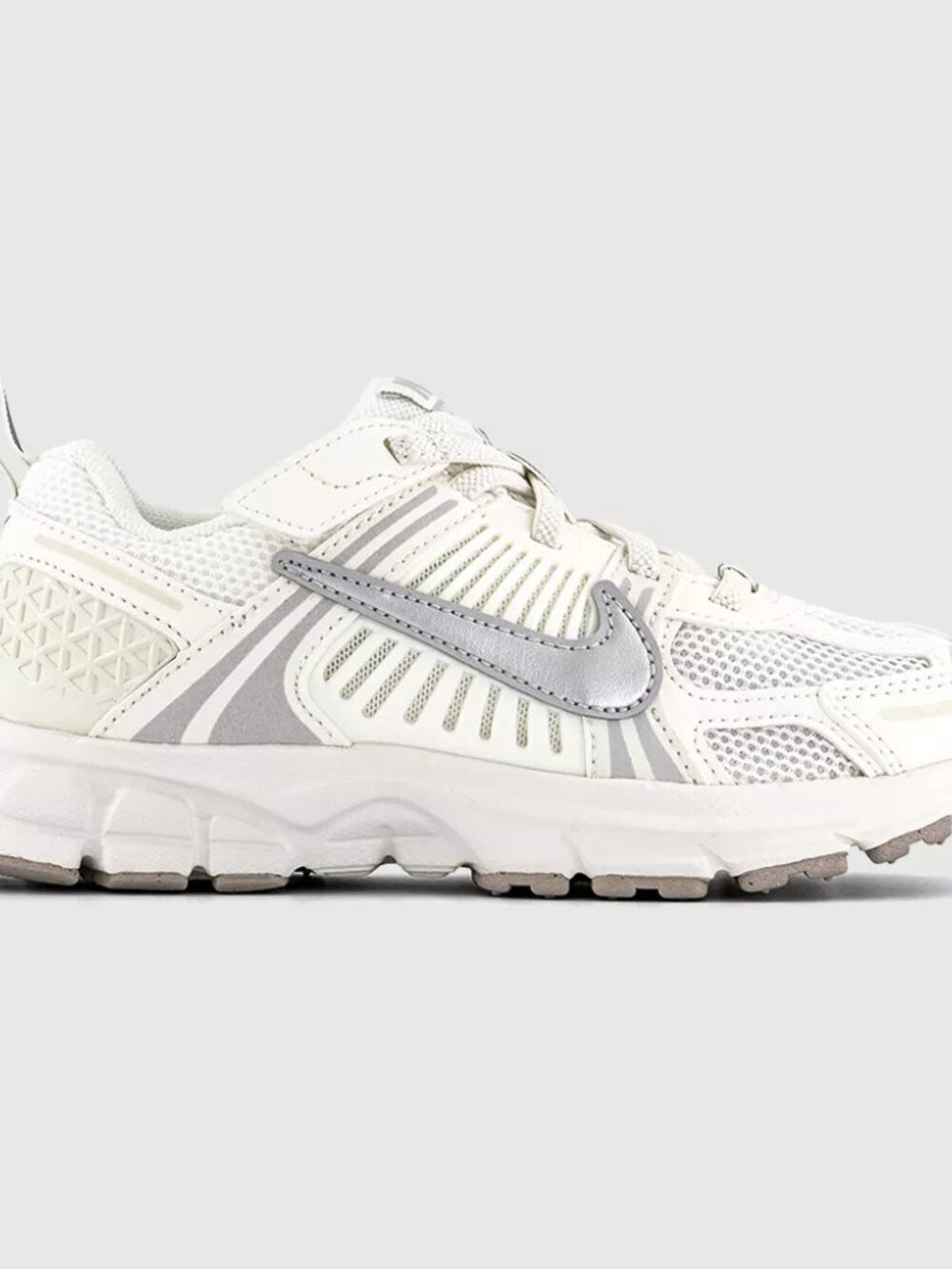 Nike Girl's White Silver Vomero 5 Mesh Low Top Athletic Sneaker Size 10